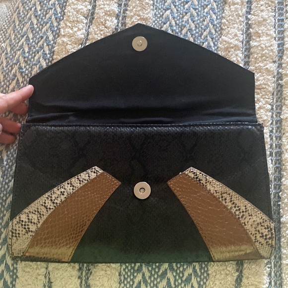 Snake print clutch - Picture 2 of 4